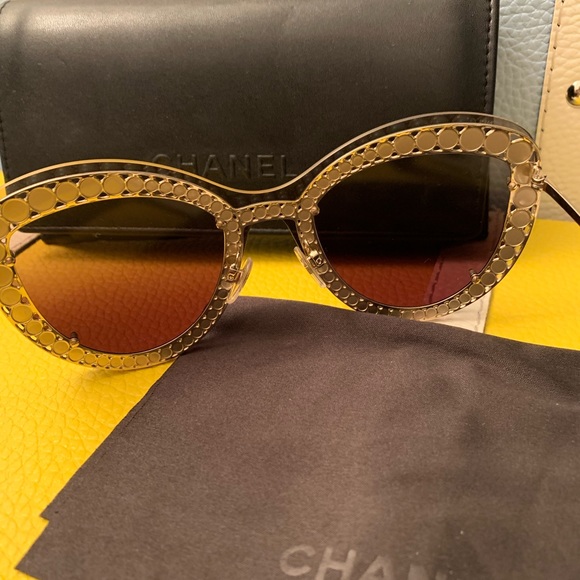 CHANEL Pearl Butterfly Sunglasses 4236-H Brown - Picture 2 of 7